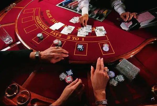 Live casino trực tuyến với dealer thật tại kuwin24
